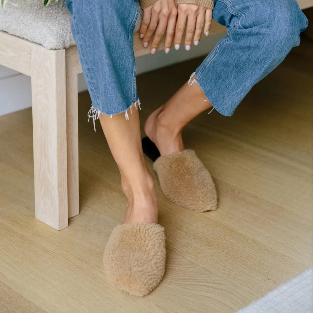 Jenni Kayne shearling mules in natural NWOB - Picture 3 of 12